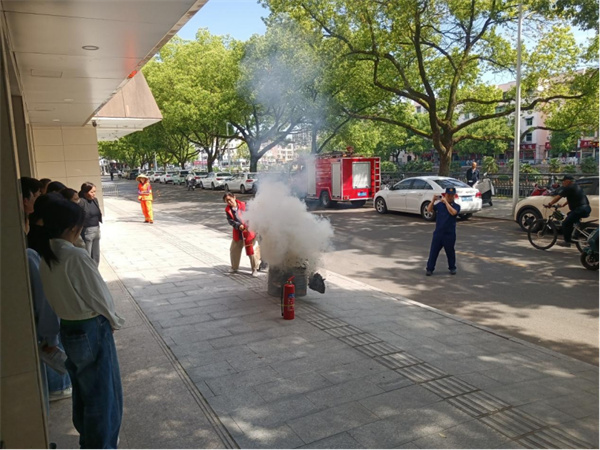 5.9安全教育进社区  应急演练齐参与624.jpg