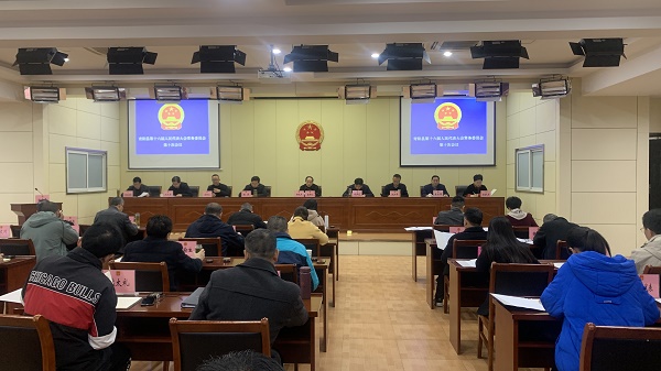 县十六届人大常委会举行第十次会议